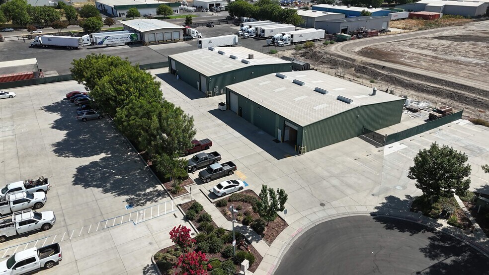 More Photos Of 2481-2485 Acme Ct, Turlock Warehouse For Lease