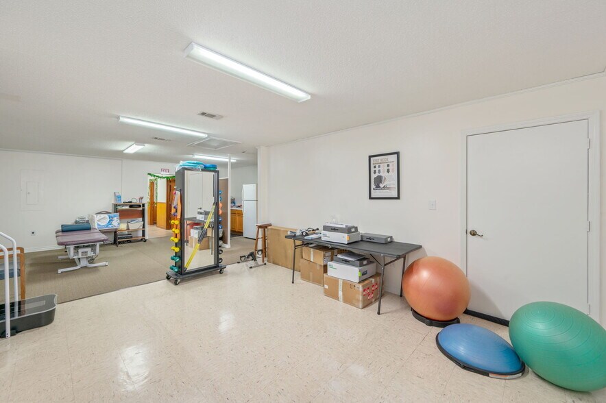 More Photos Of 1078 S Ferdon Blvd, Crestview Medical For Sale