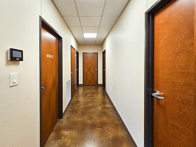 More Photos Of 110 CR 141, Sweetwater Warehouse For Sale