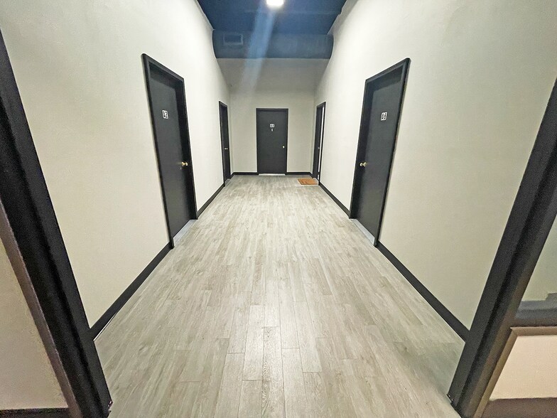 More Photos Of 3315 Demetropolis Rd, Mobile Office For Sale