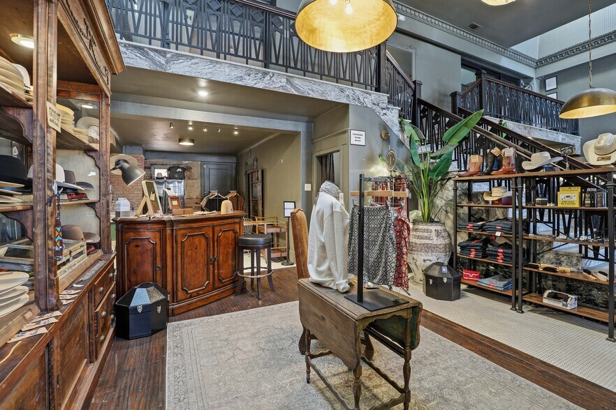 More Photos Of 110 N Tennessee St, McKinney Storefront Retail Office For Lease