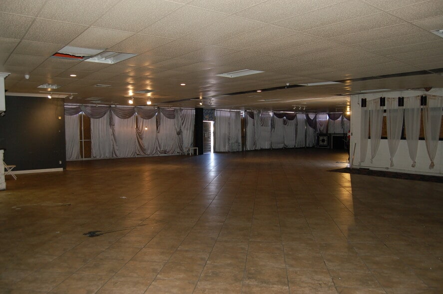 More Photos Of 225 E Base Line St, San Bernardino Freestanding For Sale