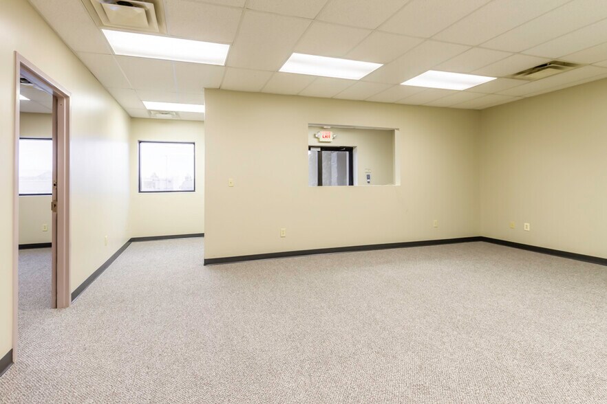 More Photos Of 2840 Mitthoeffer Pl, Indianapolis Warehouse For Sale