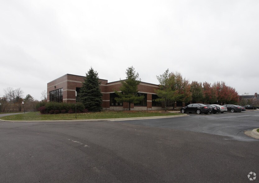 More Photos Of 1849 Pond Run Dr, Auburn Hills Office For Lease