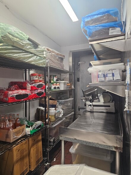 More Photos Of 233 S La Cienega Blvd, Beverly Hills Storefront For Lease