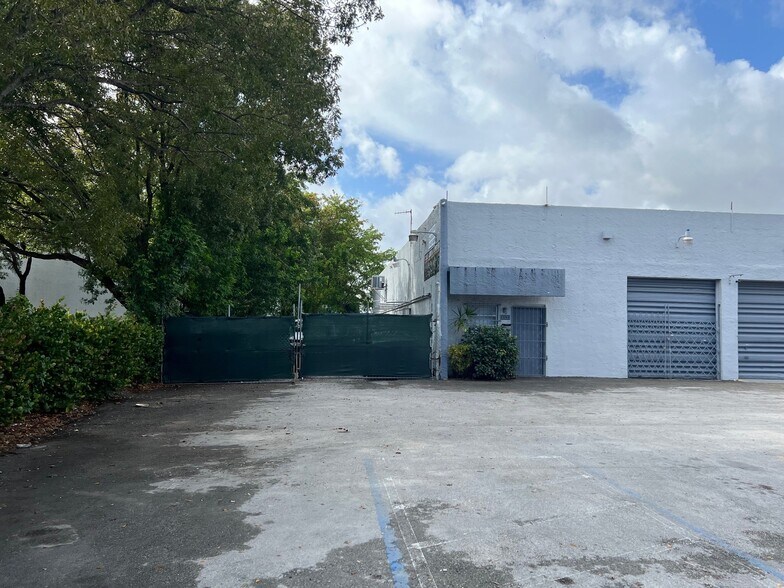 More Photos Of 1341-1359 NW 88th Ave, Miami Warehouse For Sale