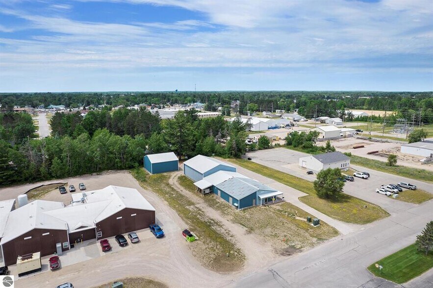 More Photos Of 110 W Park Dr, Kalkaska Service For Sale