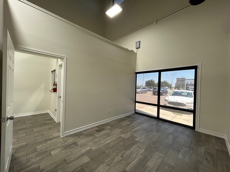 More Photos Of 8218 Casa Verde Rd, Laredo Storefront Retail Office For Lease