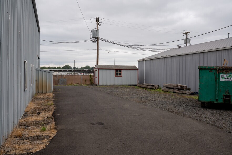 More Photos Of 8922 NE Vancouver Way, Portland Service For Lease
