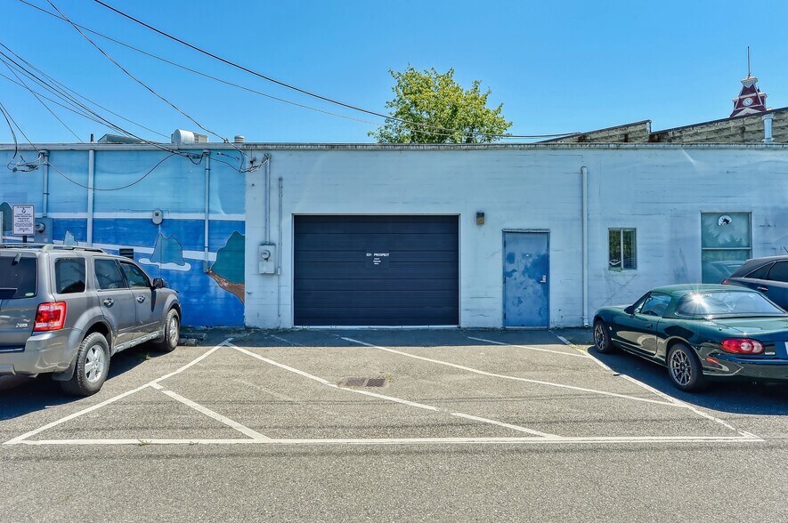 More Photos Of 227 Prospect St, Bellingham Storefront For Lease