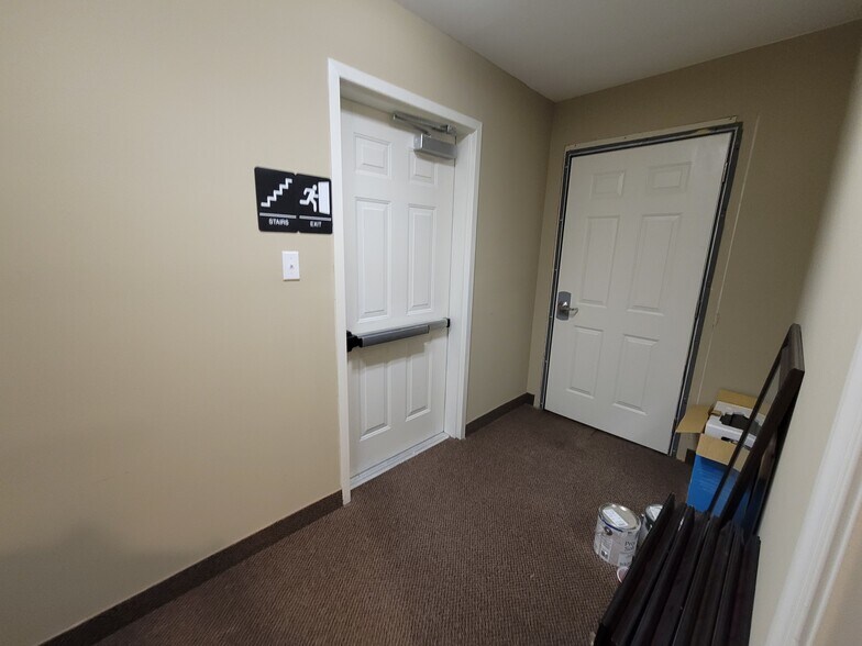 More Photos Of 626 N Grant St, Waynesboro Bank For Lease