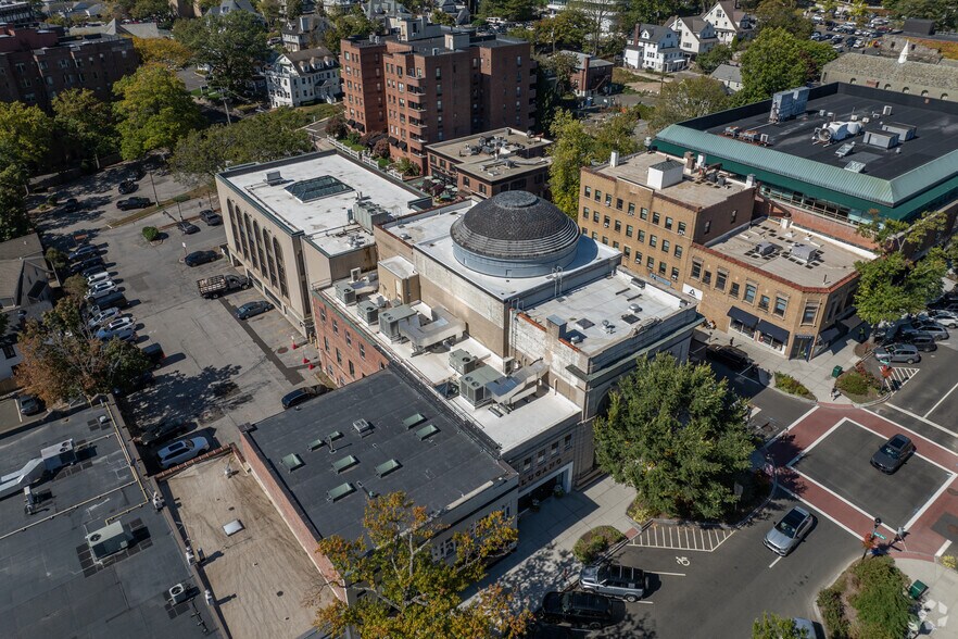 More Photos Of 240 Greenwich Ave, Greenwich Office For Lease