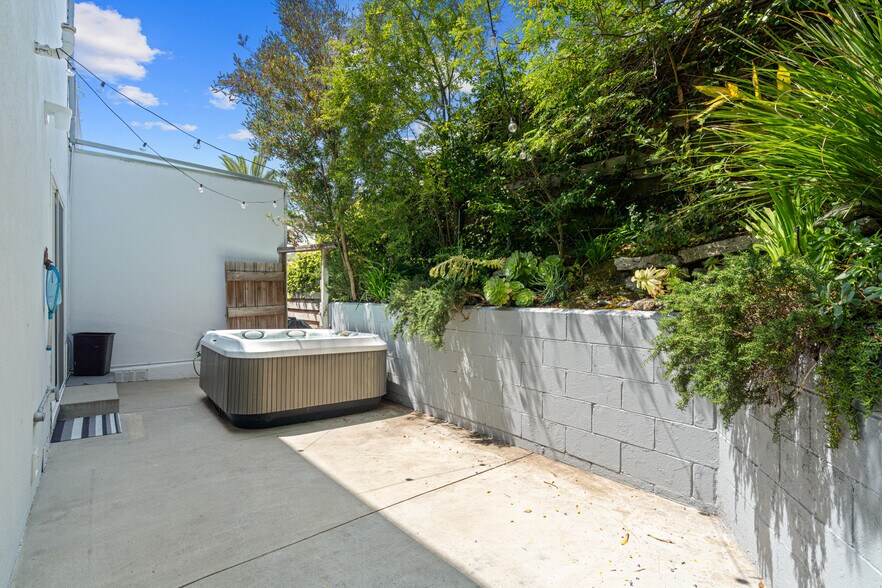 More Photos Of 631 Pier Ave, Santa Monica Apartments For Sale
