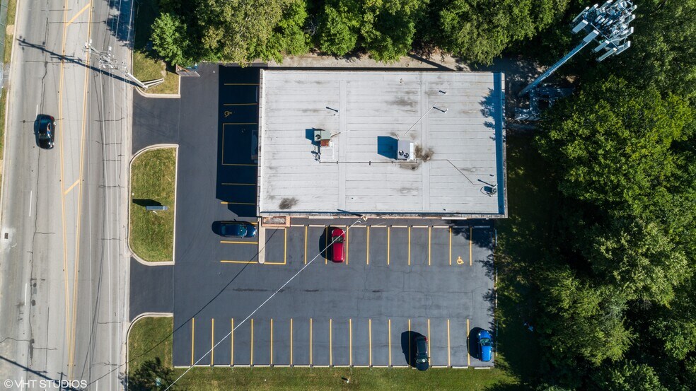 More Photos Of 15801 Oak Park Ave, Oak Forest Showroom For Lease