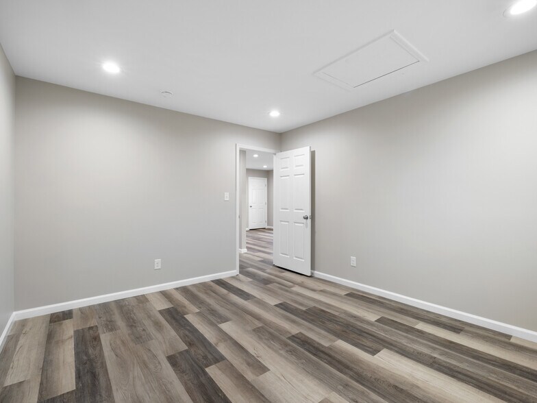 More Photos Of 3261 New Bern Hwy, Jacksonville Light Distribution For Lease