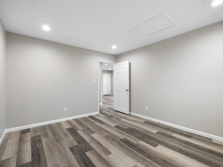 More Photos Of 3261 New Bern Hwy, Jacksonville Light Distribution For Sale