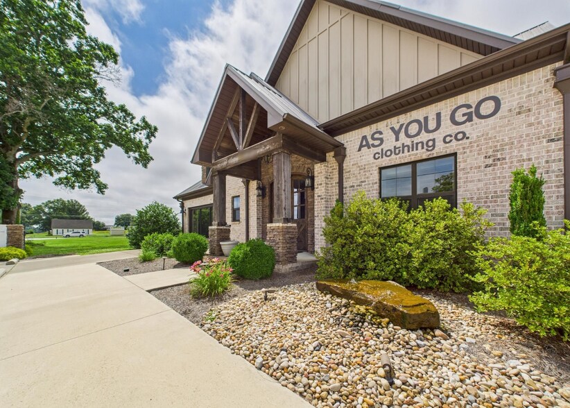 More Photos Of 102 Kimberly Ave, Muscle Shoals Office For Sale