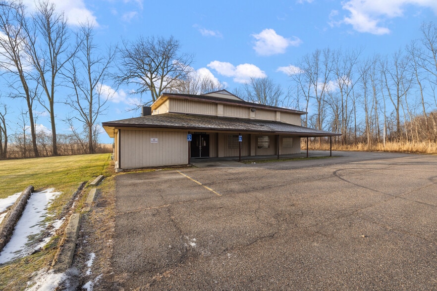 More Photos Of 46000 Sugarbush Rd, New Baltimore Flex For Sale