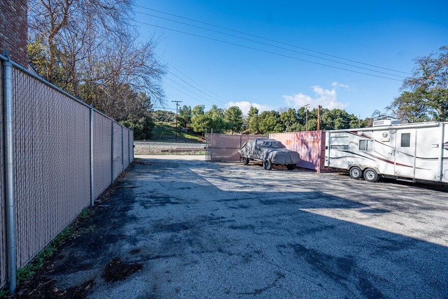 More Photos Of 23638 Pine St, Newhall Service For Sale