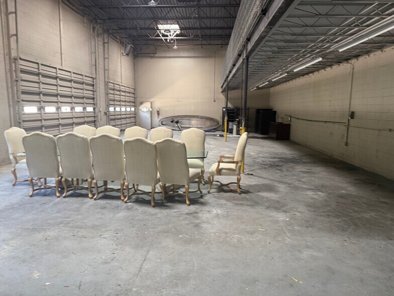 More Photos Of 16304 Midway Rd, Addison Service For Sale