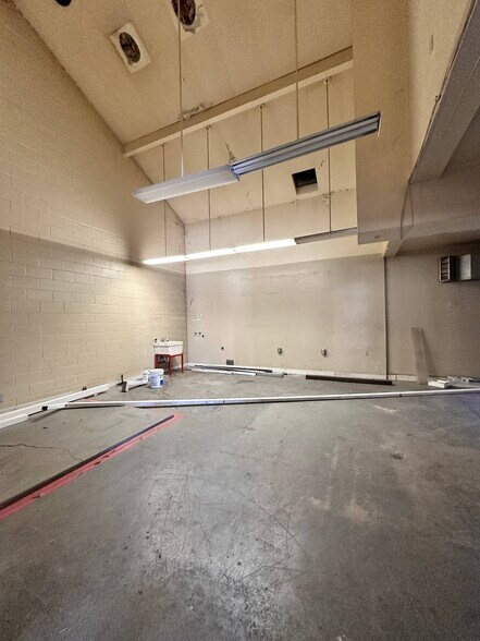 More Photos Of 1205 11th St, Reedley Storefront For Sale