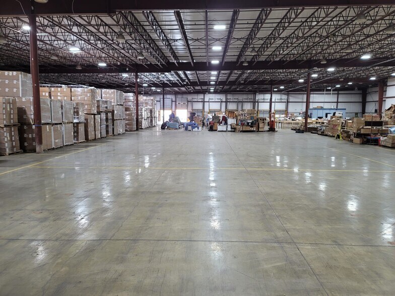 More Photos Of 2530 Thomas Ave, Jeannette Warehouse For Lease