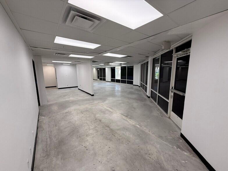 More Photos Of 32475 Date Palm Dr, Cathedral City Freestanding For Lease