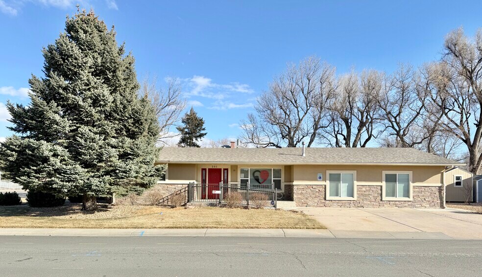 More Photos Of 201 10th St, Windsor Office For Sale