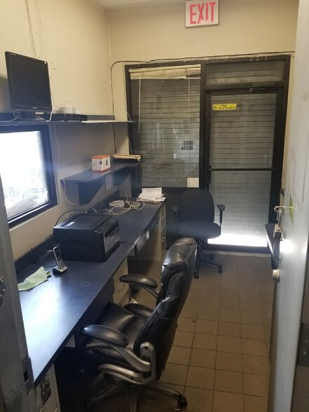 More Photos Of 5636 59th St, Maspeth Warehouse For Lease