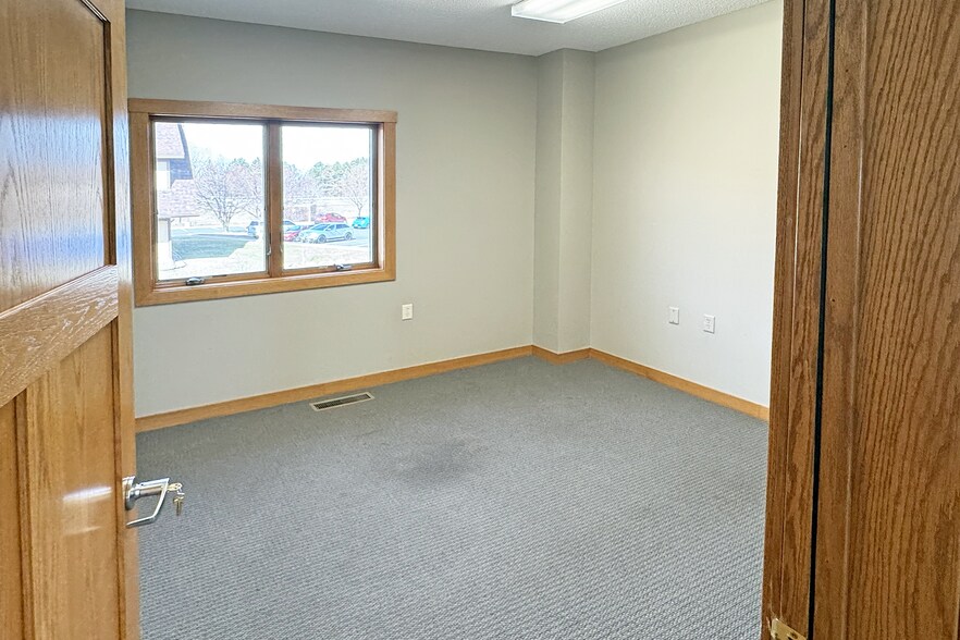 More Photos Of 2085 County Road D E, Maplewood Office For Lease