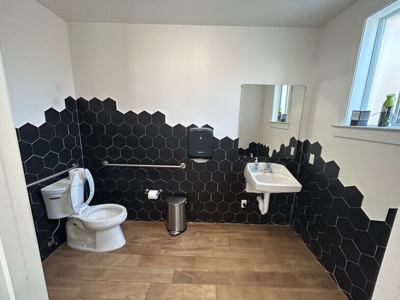 More Photos Of 629-639 S B St, San Mateo Storefront For Lease