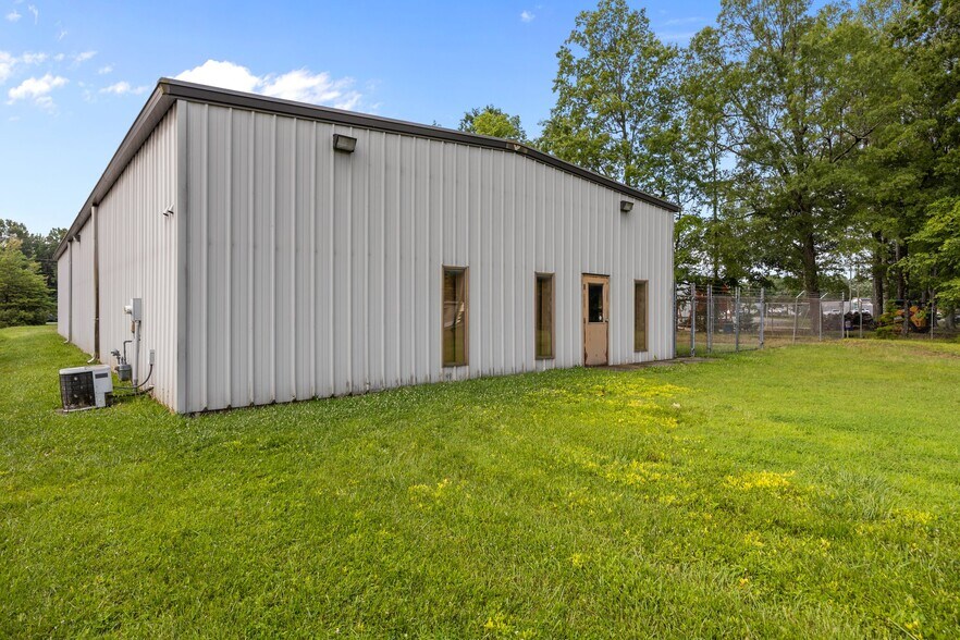 More Photos Of 808 E Parker St, Graham Industrial For Sale