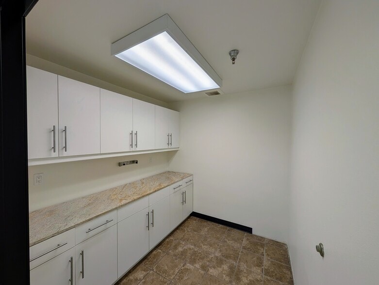 More Photos Of 42245 Remington Ave, Temecula Warehouse For Sale
