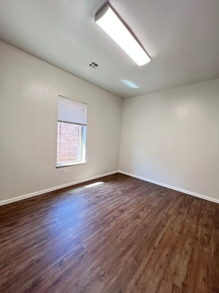 More Photos Of 11900 N MacArthur, Oklahoma City Office For Lease