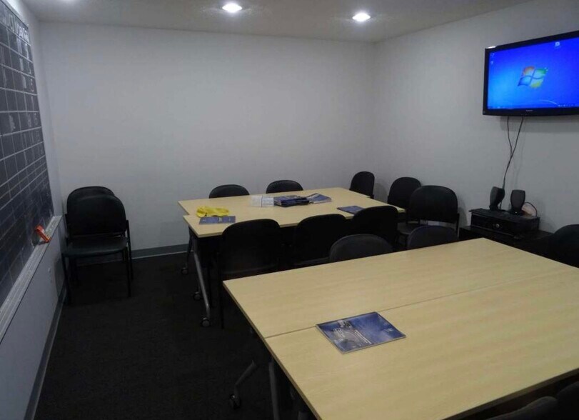 More Photos Of 813 S Parkway St, Corinth Auto Dealership For Sale