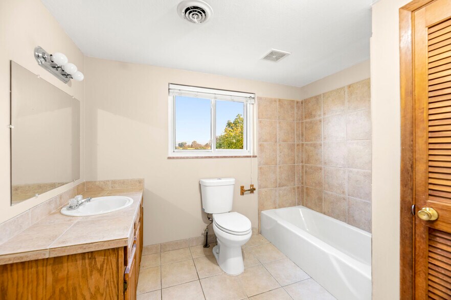 More Photos Of 310 Goose Creek Rd, Dandridge Office For Sale