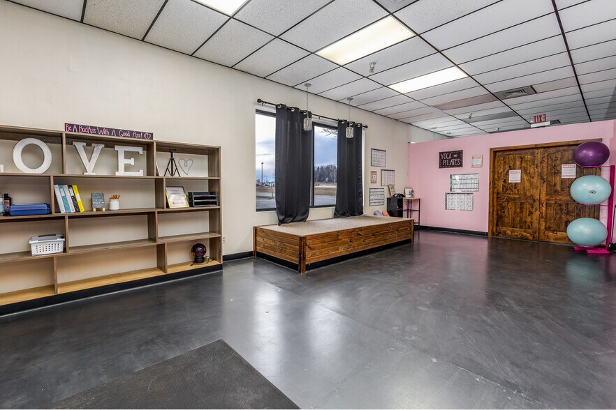 More Photos Of 128 W 8th St, Monroe General Retail For Sale