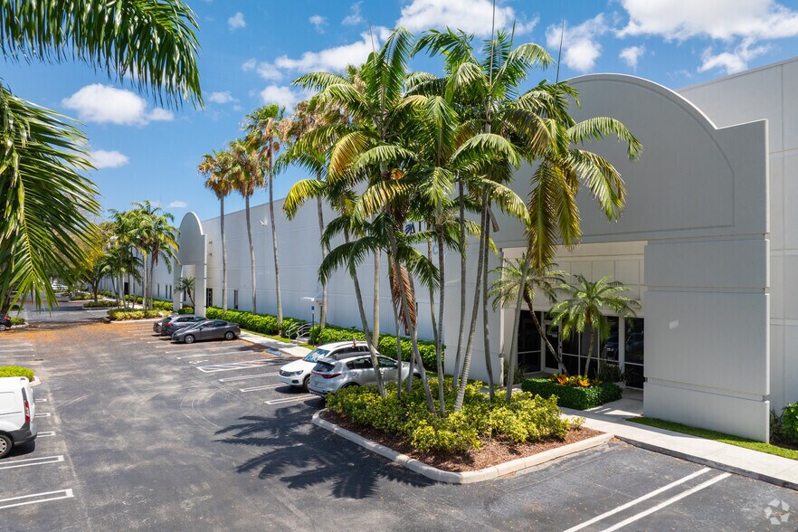More Photos Of 10300 NW 19th St, Miami Warehouse For Lease