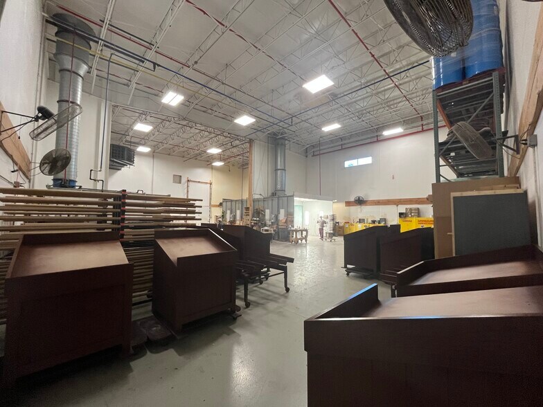 More Photos Of 4044 Brockton Dr, Grand Rapids Manufacturing For Sale