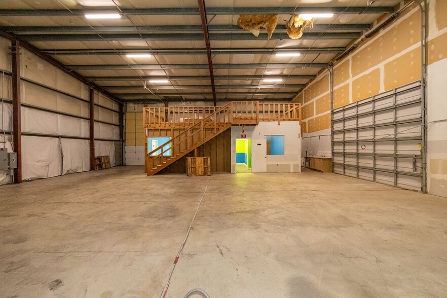 More Photos Of 5800 W Werner Rd, Bremerton Distribution For Lease
