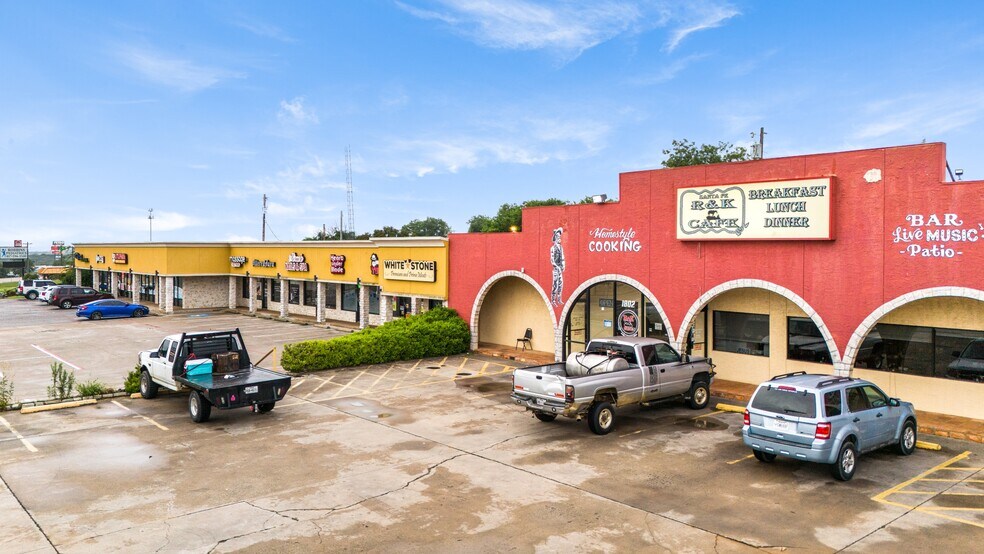More Photos Of 1808-1812 Santa Fe Dr, Weatherford Unknown For Lease