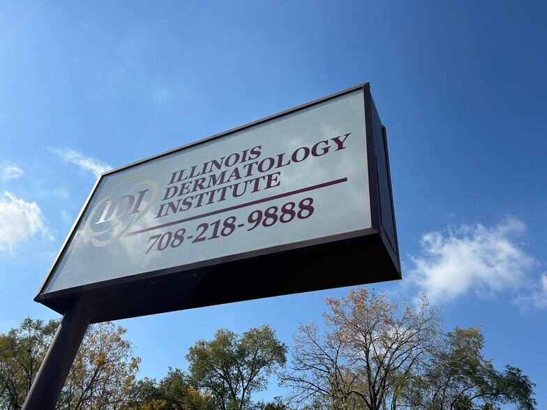 More Photos Of 19 River Oaks Dr, Calumet City Healthcare For Lease