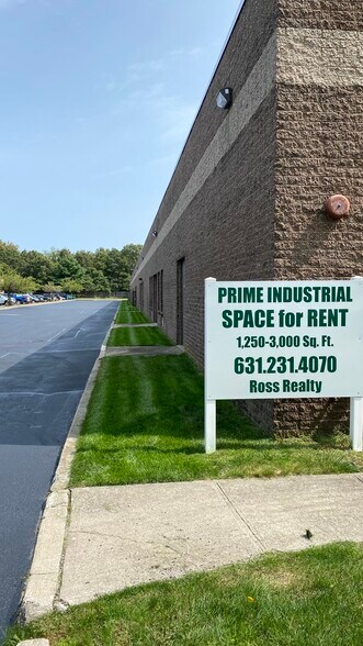 More Photos Of 1529-1557 Lincoln Ave, Holbrook Warehouse For Lease