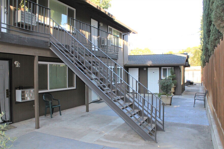 More Photos Of 823-831 W 18th St, Merced Apartments For Sale