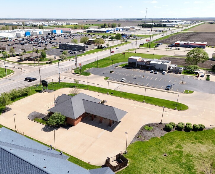 More Photos Of 1661 E Jackson St, Macomb General Retail For Lease