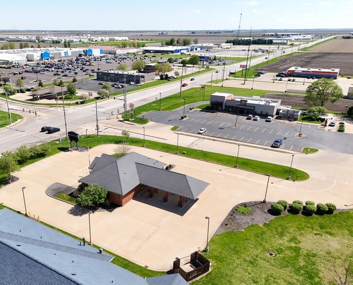 More Photos Of 1661 E Jackson St, Macomb General Retail For Lease