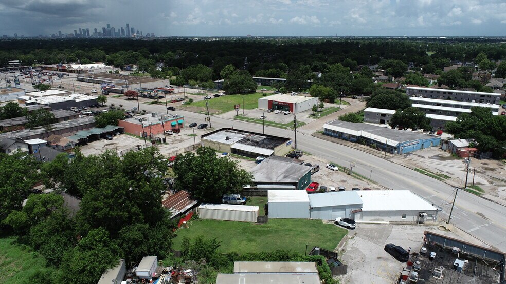 More Photos Of 7156 Lawndale St, Houston Freestanding For Sale