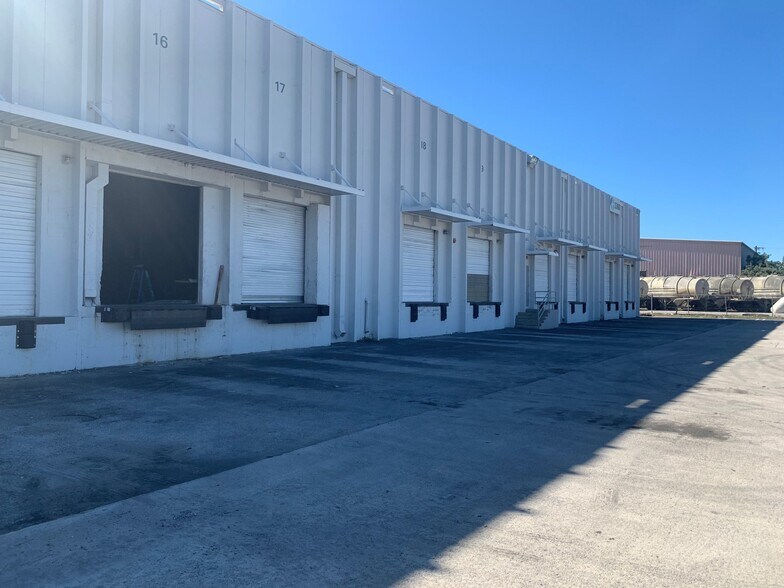 More Photos Of 3380 NW 114th St, Miami Warehouse For Lease