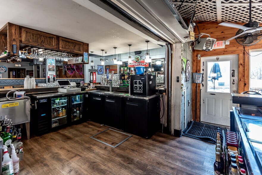 More Photos Of 5527 Oregonia Rd, Oregonia Restaurant For Sale