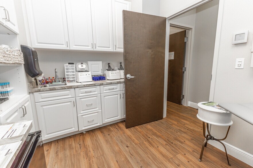 More Photos Of 809 County Road 466, Lady Lake Office For Sale